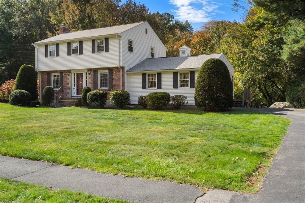 26 Garden Pkwy, Norwood, MA 02062