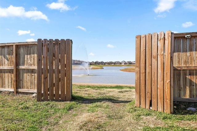 2225 Windy Sail Drive, Texas City, TX 77568