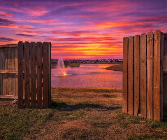 2225 Windy Sail Drive, Texas City, TX 77568