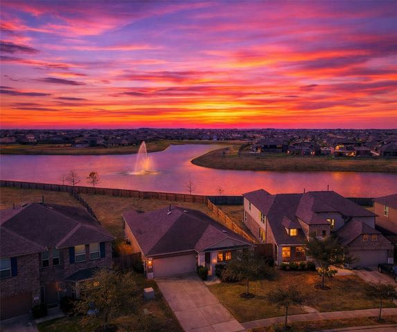 2225 Windy Sail Drive, Texas City, TX 77568