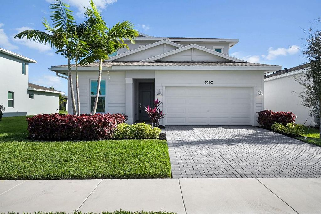 5742 Graceful Way, Delray Beach, FL 33484