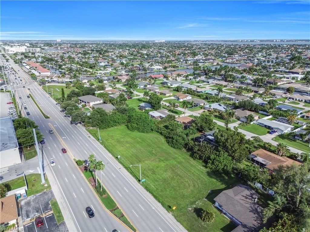 Image 2 of property listing at 148 Cape Coral PKWY W, Cape Coral, FL 33914