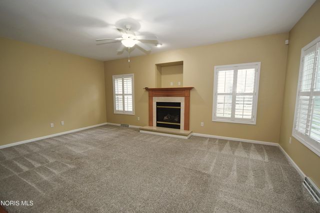 701 Whisperlake Rd, Holland, OH 43528