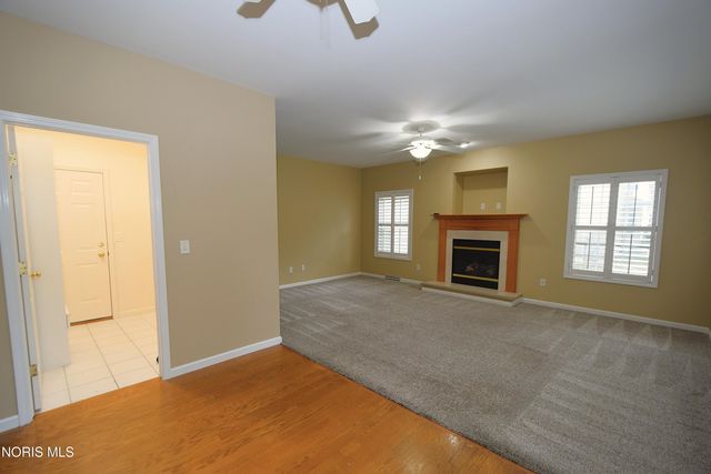 701 Whisperlake Rd, Holland, OH 43528