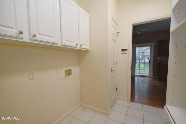 701 Whisperlake Rd, Holland, OH 43528
