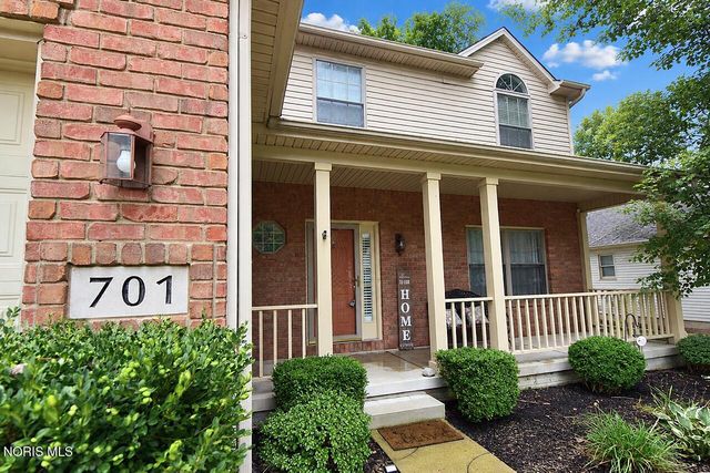 701 Whisperlake Rd, Holland, OH 43528