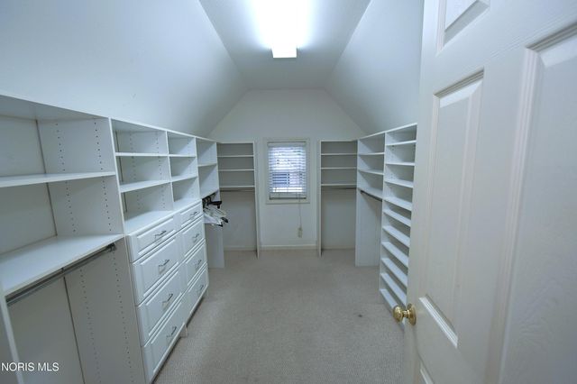 701 Whisperlake Rd, Holland, OH 43528