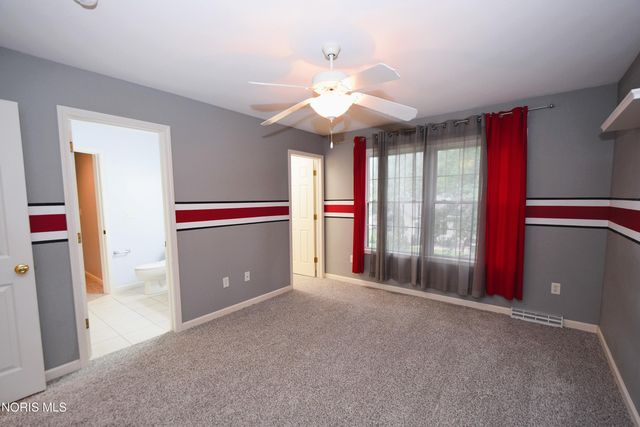 701 Whisperlake Rd, Holland, OH 43528