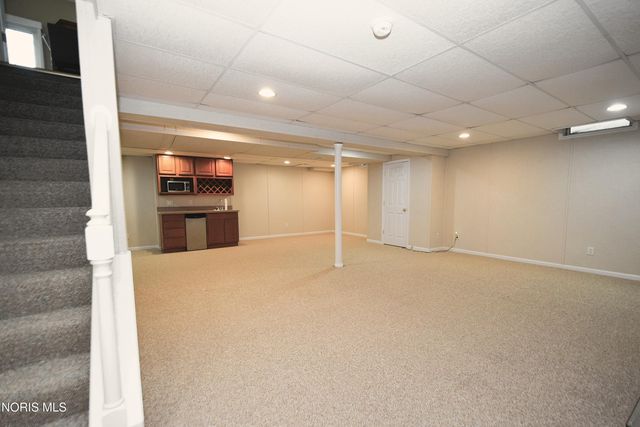 701 Whisperlake Rd, Holland, OH 43528