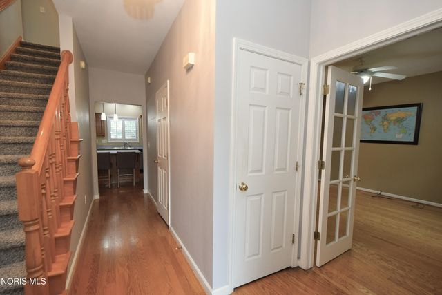 701 Whisperlake Rd, Holland, OH 43528