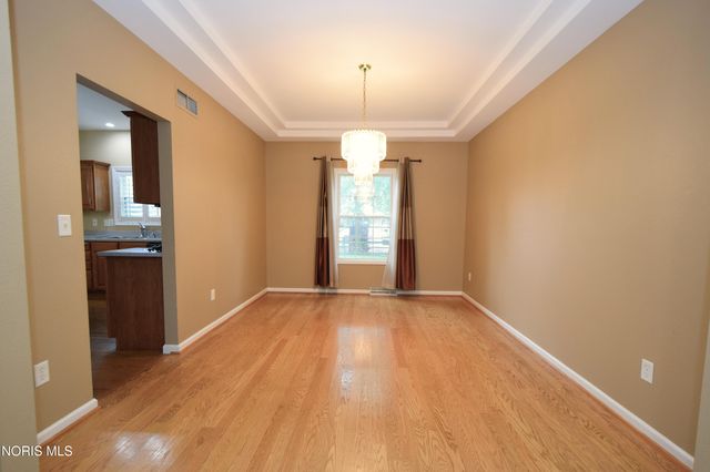 701 Whisperlake Rd, Holland, OH 43528