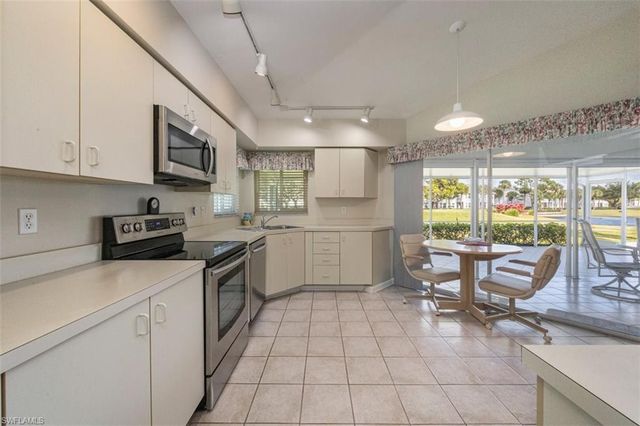 20990 Country Barn DR, Estero, FL 33928