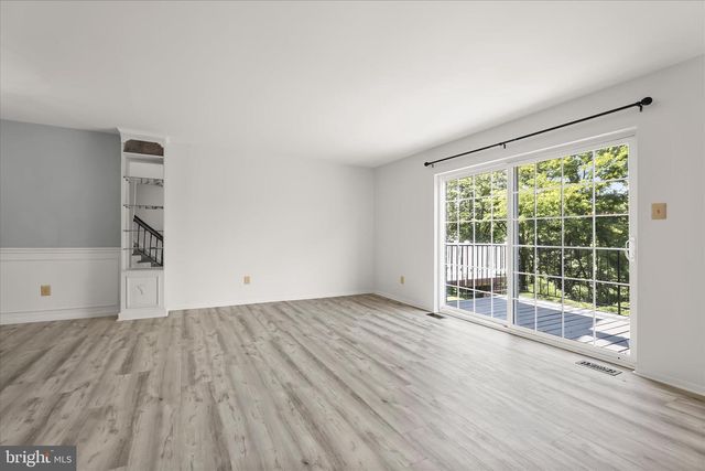 26 VALLEY CROSSING CIR, Cockeysville, MD 21030