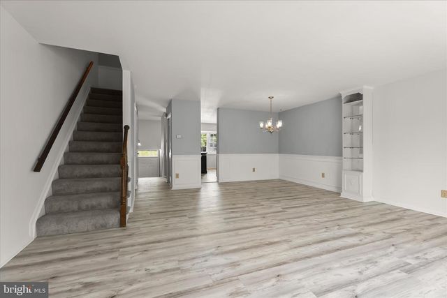 26 VALLEY CROSSING CIR, Cockeysville, MD 21030
