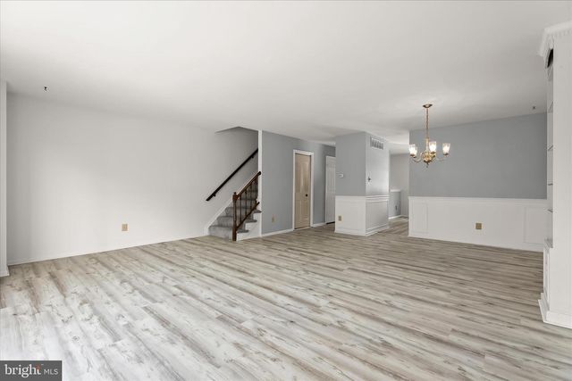 26 VALLEY CROSSING CIR, Cockeysville, MD 21030