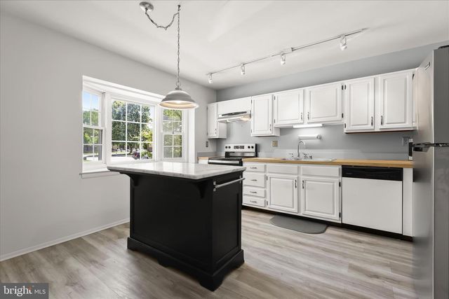 26 VALLEY CROSSING CIR, Cockeysville, MD 21030