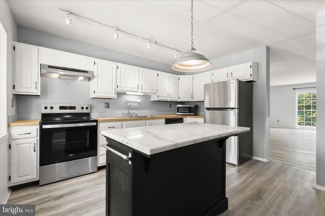 26 VALLEY CROSSING CIR, Cockeysville, MD 21030