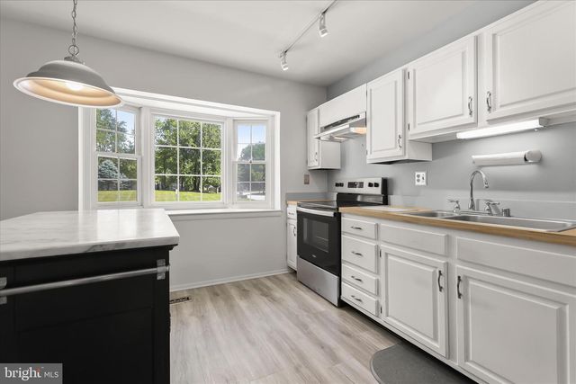 26 VALLEY CROSSING CIR, Cockeysville, MD 21030