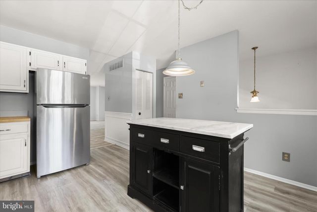 26 VALLEY CROSSING CIR, Cockeysville, MD 21030