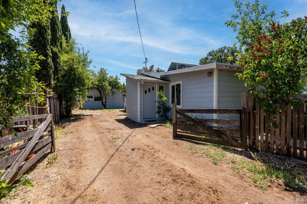 2025 Valley Rd, Willits, CA 95490