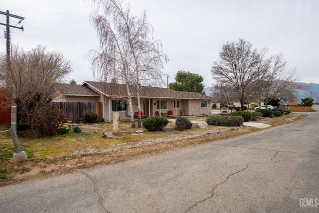 21621 Golden Hills Boulevard, Tehachapi, CA 93561