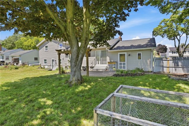 81 Minocqua Dr, Irondequoit, NY 14617