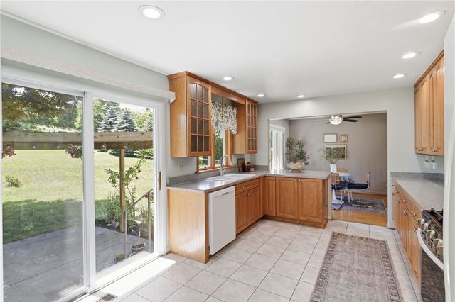 81 Minocqua Dr, Irondequoit, NY 14617