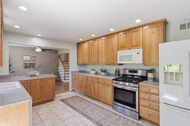 81 Minocqua Dr, Irondequoit, NY 14617