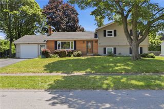 81 Minocqua Dr, Irondequoit, NY 14617