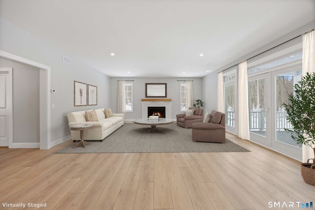 27 Greenwich Place, Colchester, CT 06415