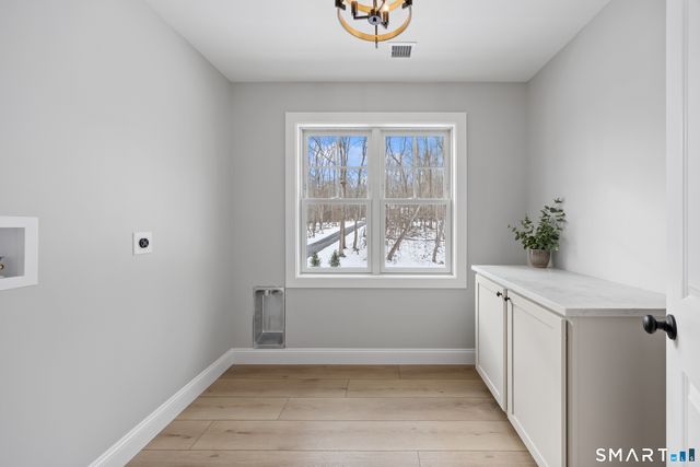 27 Greenwich Place, Colchester, CT 06415