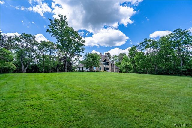 7845 Jewett Holmwood Road, Orchard Park, NY 14127