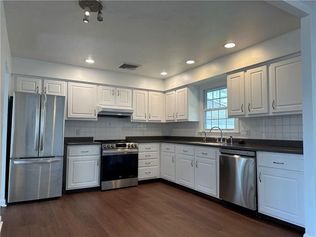 11 Pocono Road, Middletown, RI 02842