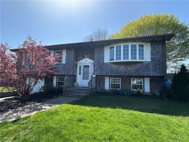 11 Pocono Road, Middletown, RI 02842