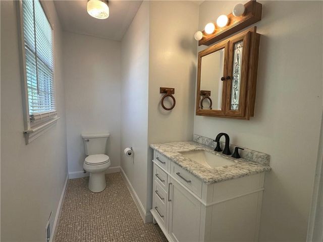 11 Pocono Road, Middletown, RI 02842