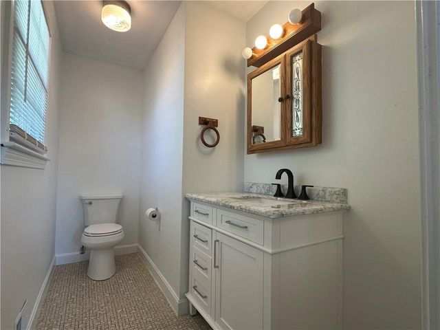 11 Pocono Road, Middletown, RI 02842