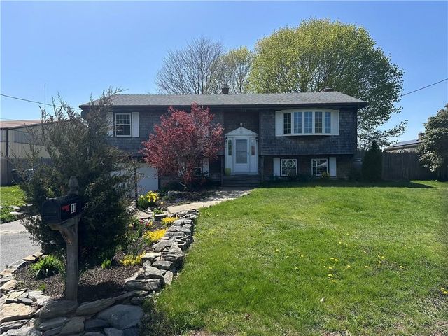 11 Pocono Road, Middletown, RI 02842