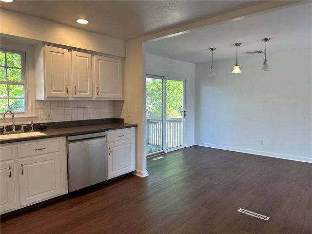 11 Pocono Road, Middletown, RI 02842