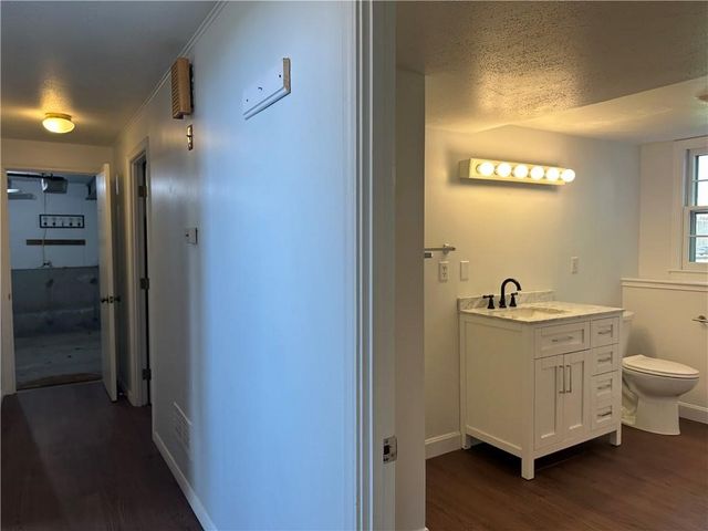 11 Pocono Road, Middletown, RI 02842