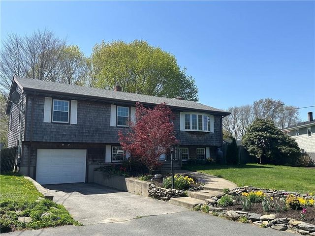 11 Pocono Road, Middletown, RI 02842