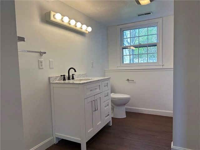 11 Pocono Road, Middletown, RI 02842