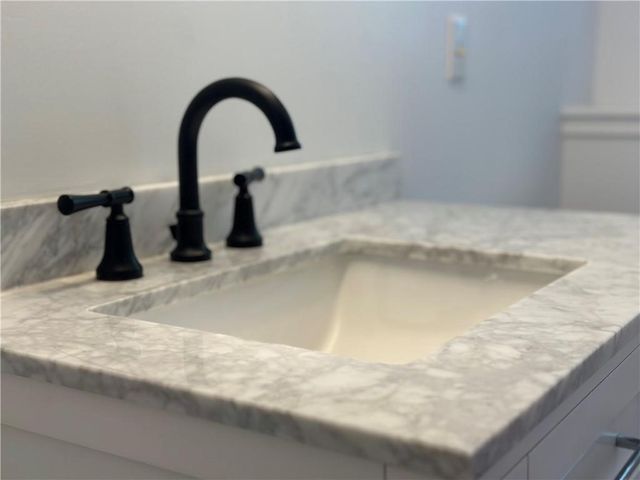 11 Pocono Road, Middletown, RI 02842