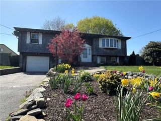 11 Pocono Road, Middletown, RI 02842