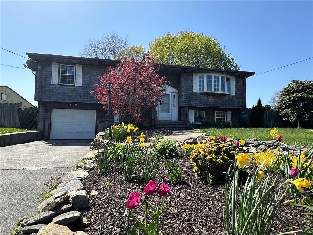 11 Pocono Road, Middletown, RI 02842