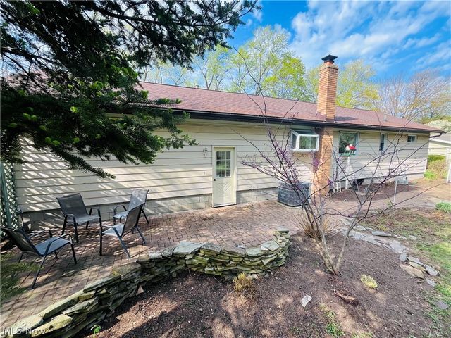 211 Square Drive, Madison, OH 44057
