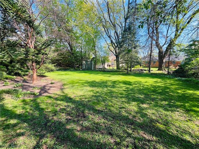 211 Square Drive, Madison, OH 44057