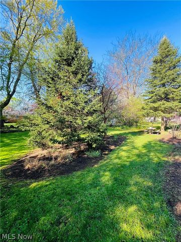 211 Square Drive, Madison, OH 44057