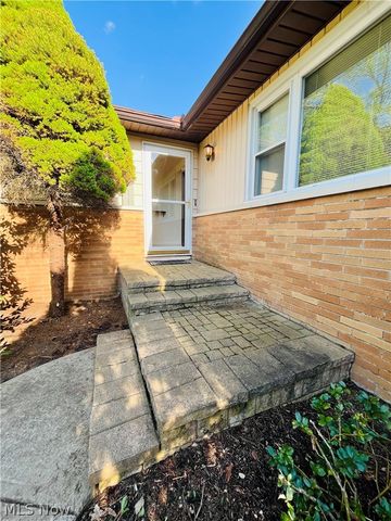 211 Square Drive, Madison, OH 44057