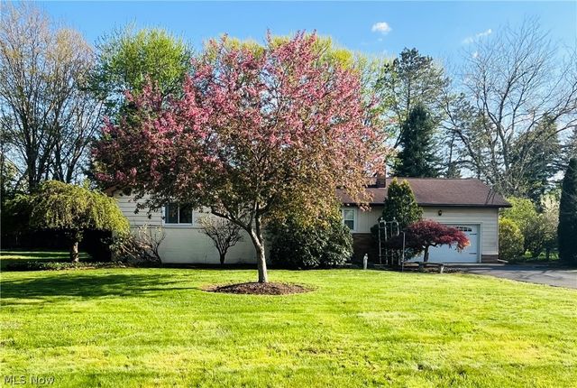 211 Square Drive, Madison, OH 44057