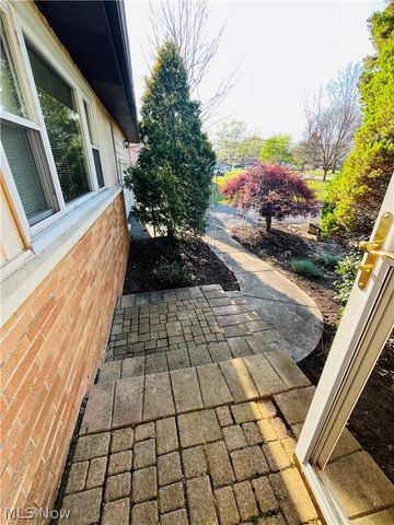 211 Square Drive, Madison, OH 44057